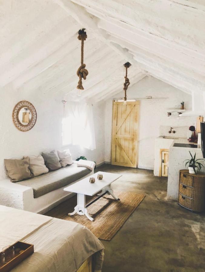 Arya'S Nest Apartment มิฮาส ภายนอก รูปภาพ
