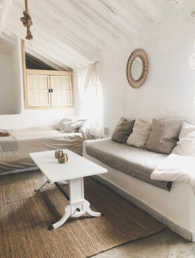 Arya'S Nest Apartment มิฮาส ภายนอก รูปภาพ