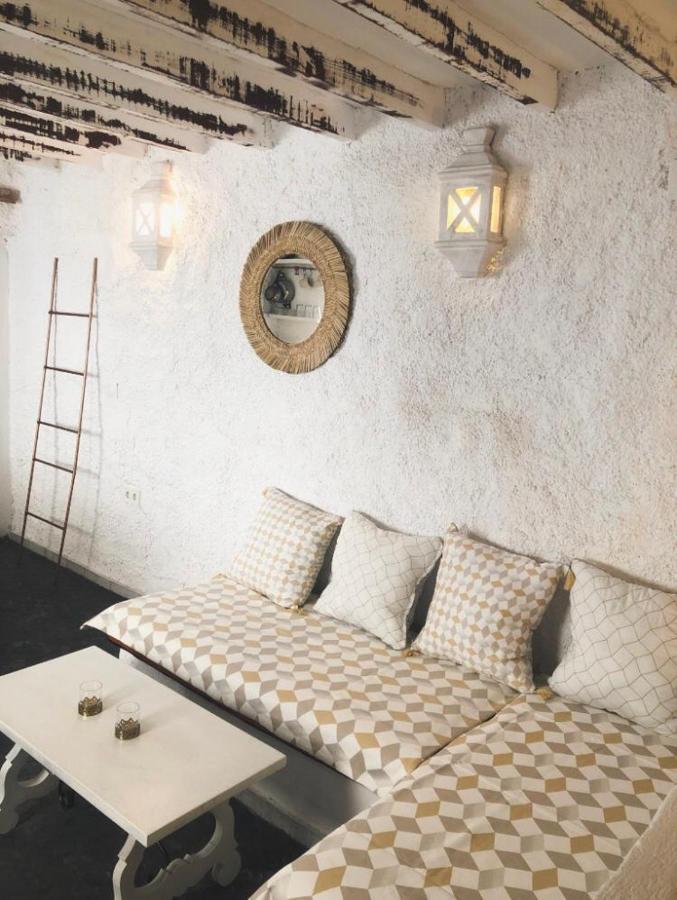 Arya'S Nest Apartment มิฮาส ภายนอก รูปภาพ