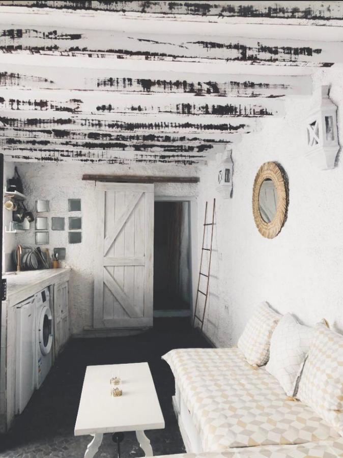 Arya'S Nest Apartment มิฮาส ภายนอก รูปภาพ