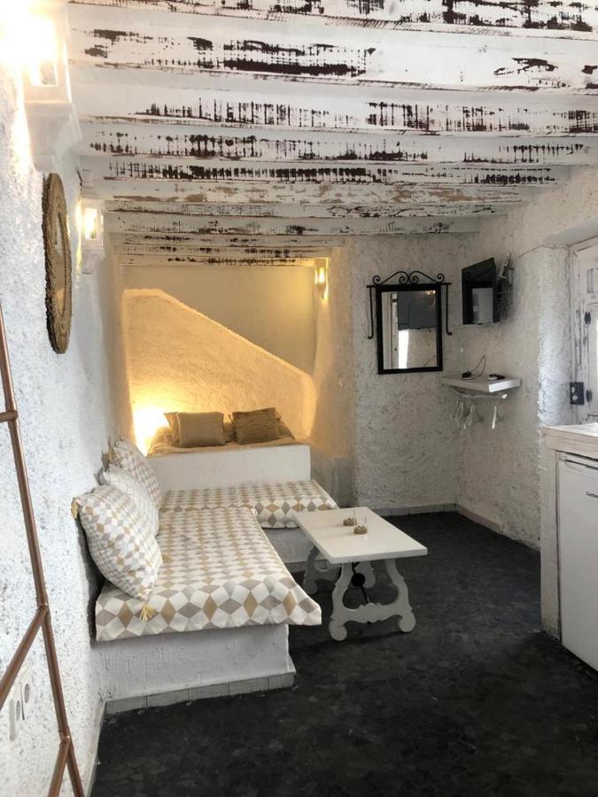 Arya'S Nest Apartment มิฮาส ภายนอก รูปภาพ