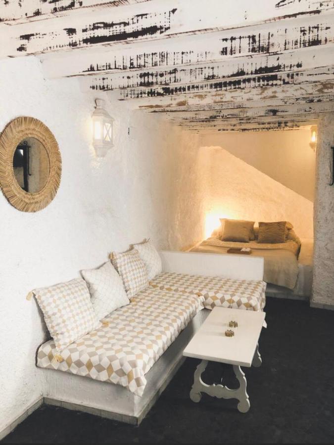 Arya'S Nest Apartment มิฮาส ภายนอก รูปภาพ