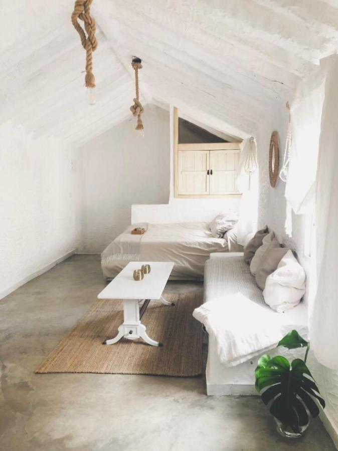 Arya'S Nest Apartment มิฮาส ภายนอก รูปภาพ