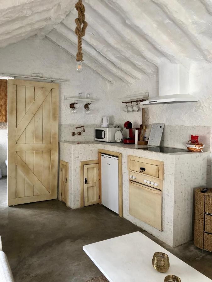 Arya'S Nest Apartment มิฮาส ภายนอก รูปภาพ