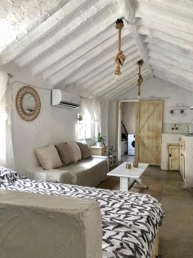 Arya'S Nest Apartment มิฮาส ภายนอก รูปภาพ