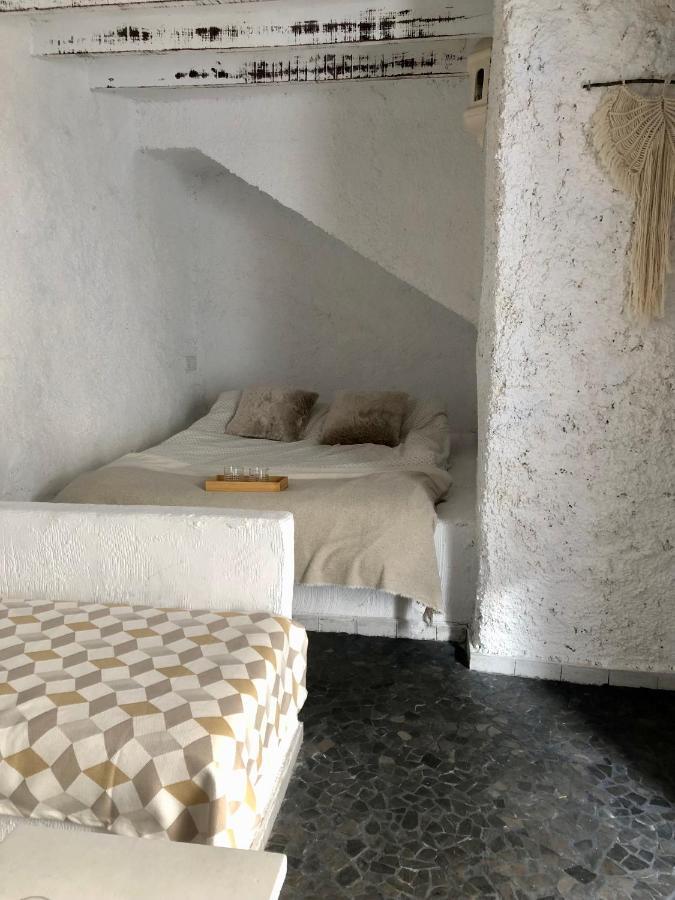 Arya'S Nest Apartment มิฮาส ภายนอก รูปภาพ