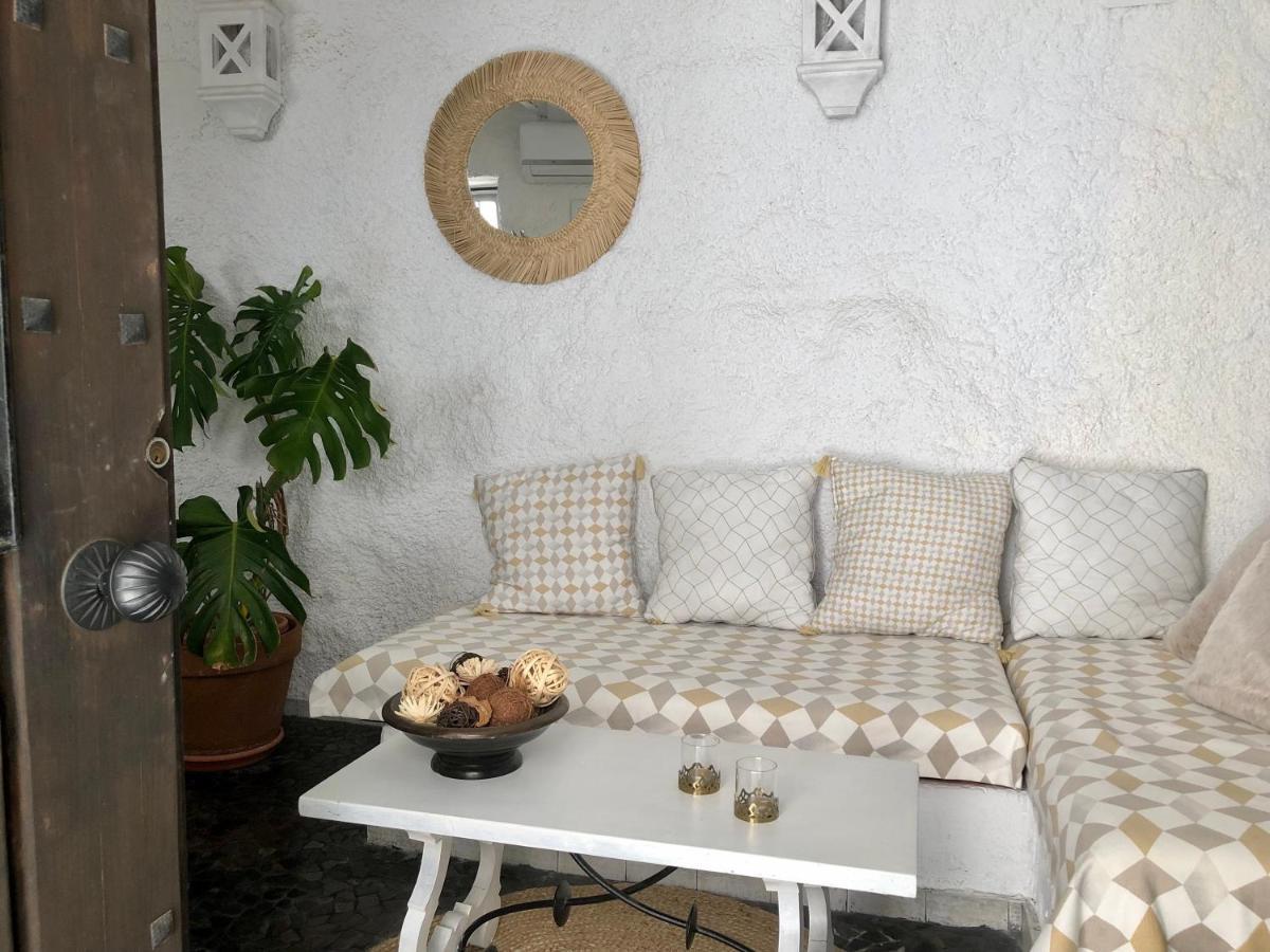 Arya'S Nest Apartment มิฮาส ภายนอก รูปภาพ