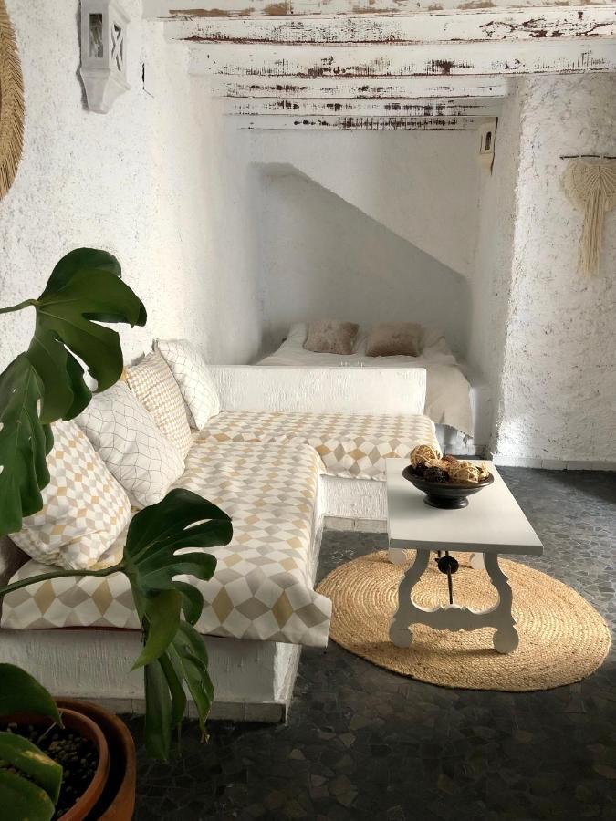Arya'S Nest Apartment มิฮาส ภายนอก รูปภาพ