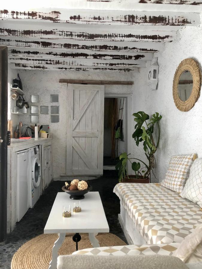 Arya'S Nest Apartment มิฮาส ภายนอก รูปภาพ