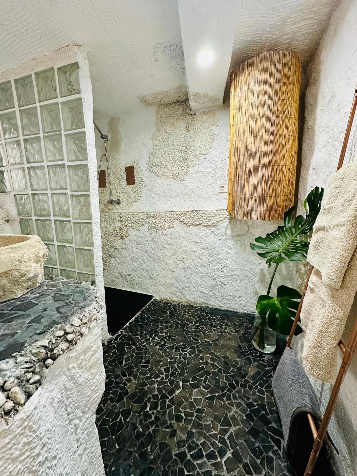 Arya'S Nest Apartment มิฮาส ภายนอก รูปภาพ